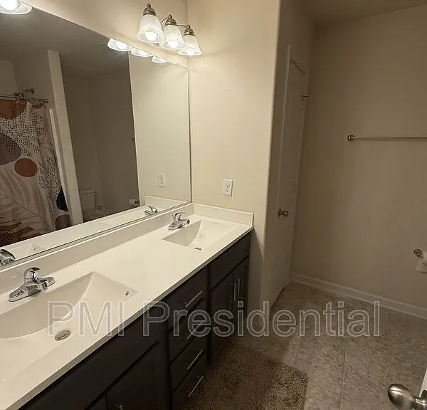 7044 Hepworth Dr — Photo 15