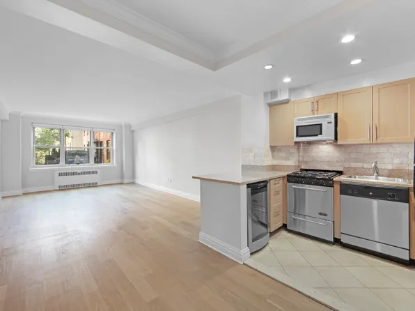 41 Park Avenue image 1 of 9