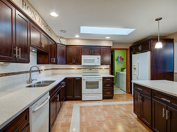 3rd image of 648 Westend Dr