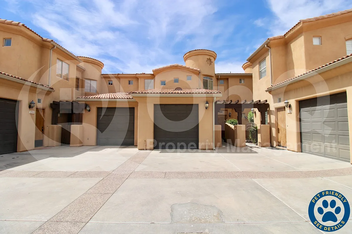 2 bed, 2.5 bath, 1329 sqft, $1,799 — Photo 1