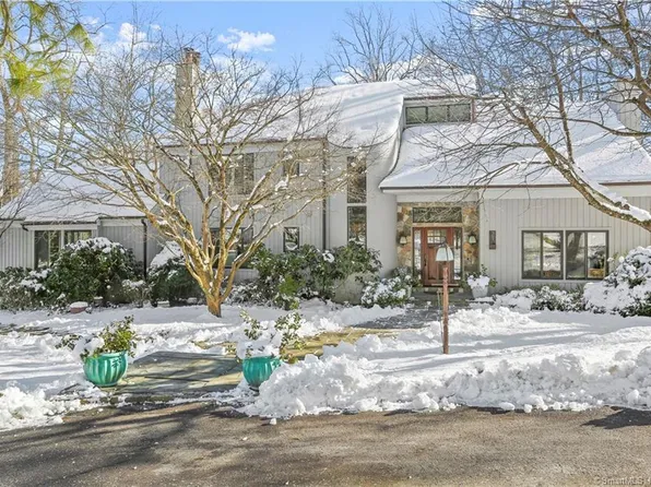 21 Greens Circle, Stamford, CT 06903