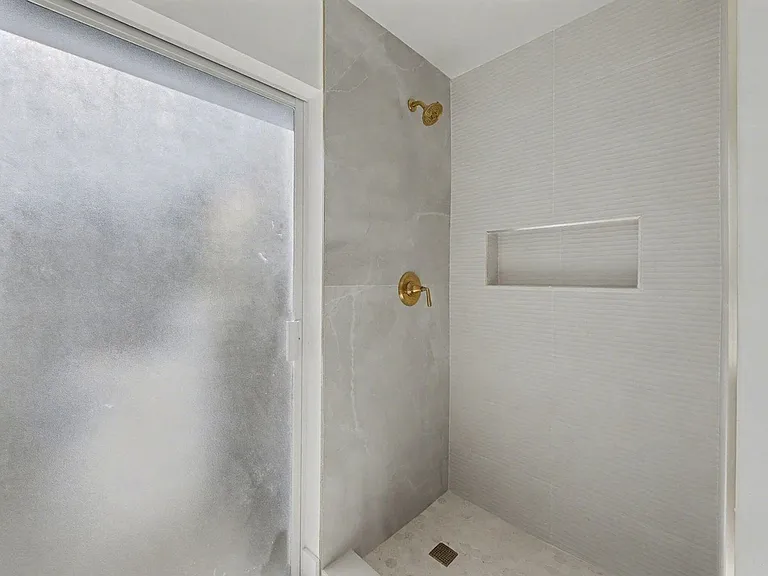 1940 NW 32nd St #1940 — Photo 12