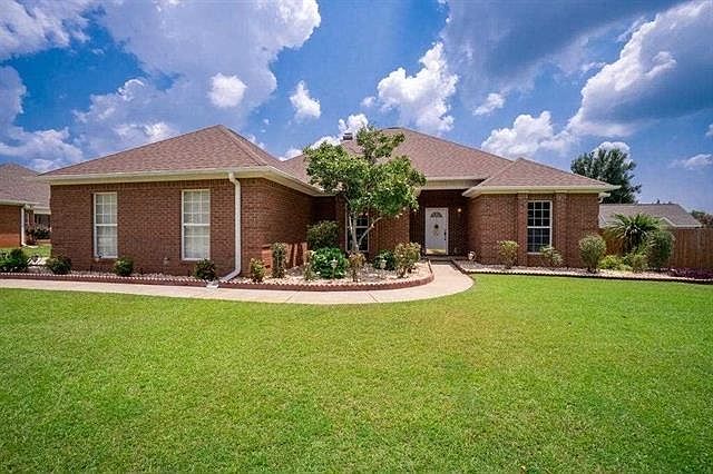 1st image of 220 Twelve Oaks Dr
