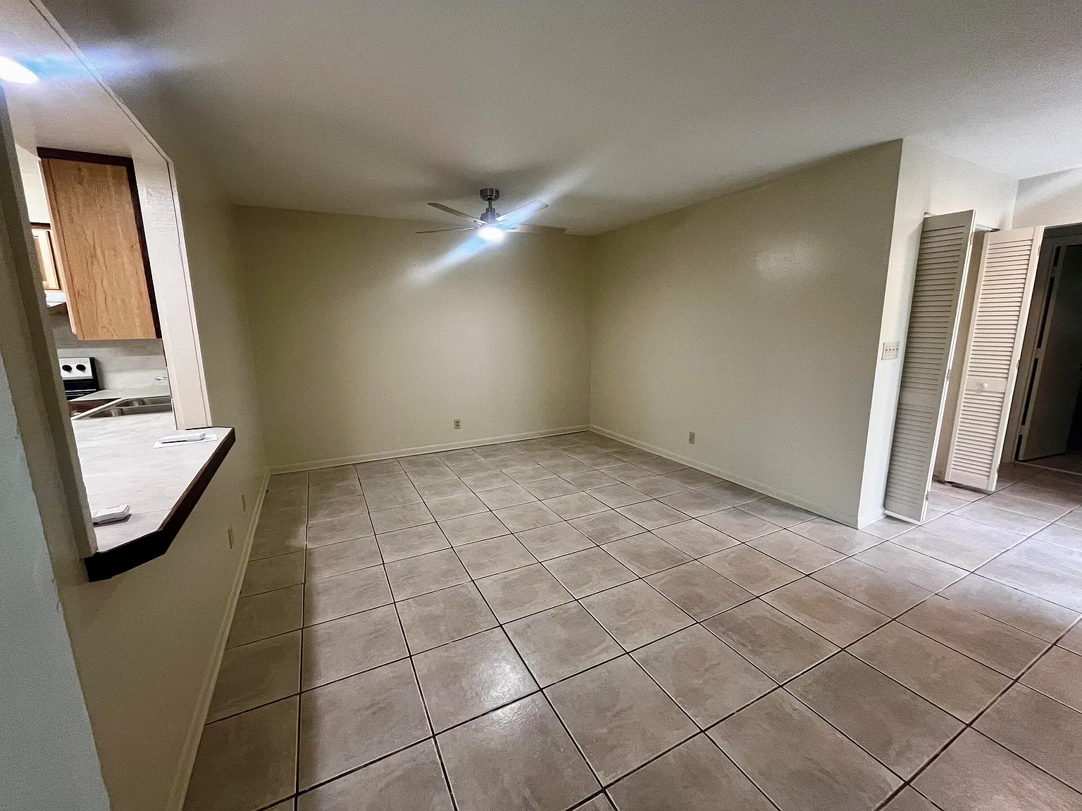 3 bed, 2.0 bath, 2660 sqft, $2,850 — Photo 4