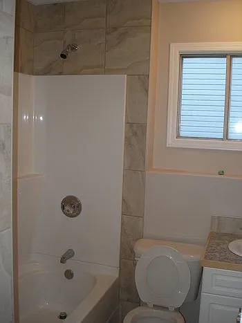 2 Bedroom Lower Suite with Private Laundry — Photo 2
