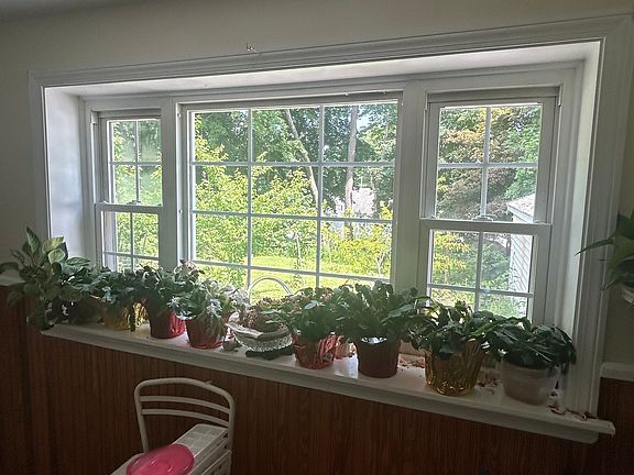 5th image of 327 North Hoadley Street