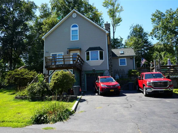 27 Spruce Street, Lake Peekskill, NY 10537