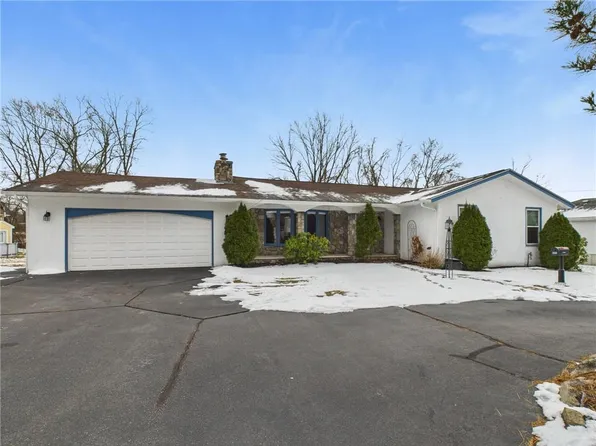 28 Walter Ave, North Providence, RI 02911