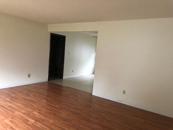 2nd image of 1427 Oakwood Ave