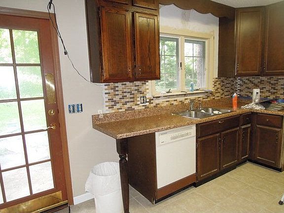 3rd image of 200 W Glyndale Cir
