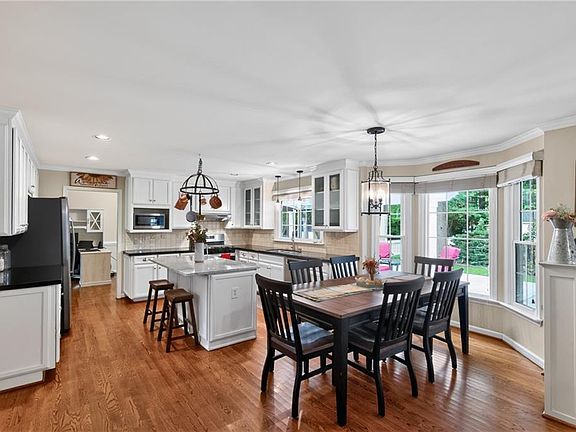 3rd image of 407 Willards Way
