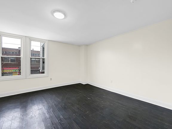 4th image of 257 Avon Ave #1