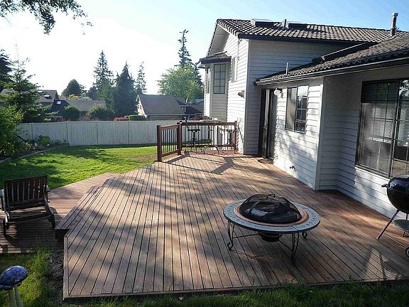 Large entertainment deck