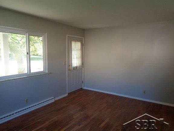 3rd image of 822 Fleetwood Dr