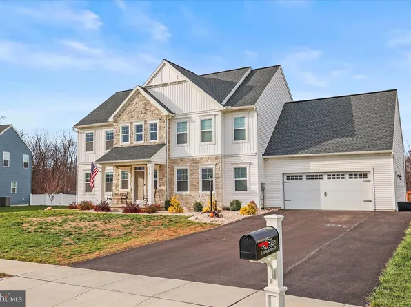110 Berkshire Dr, Carlisle, PA 17015