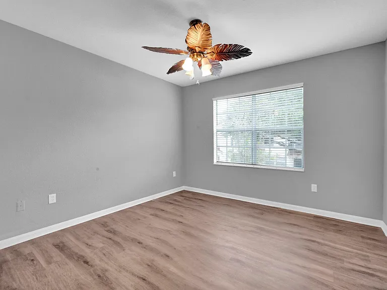 343 SE Rogers Ct — Photo 8