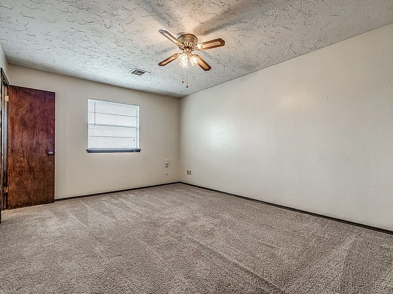 4132 NW 36th St — Photo 14