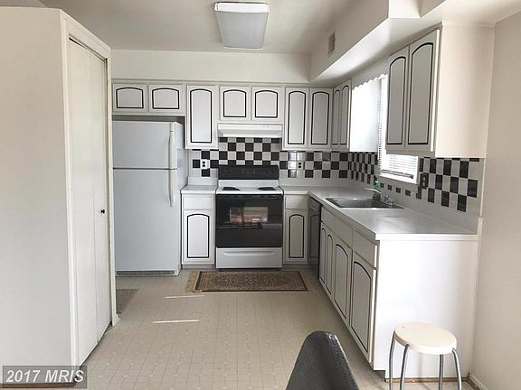 5th image of 900 Windsor Ct #49