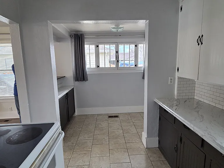 141 S 8th Ave — Photo 9