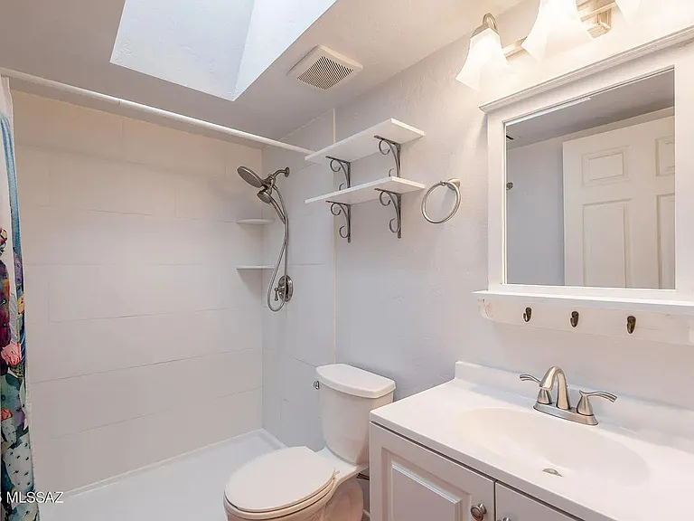 2521 S Calle De Humes — Photo 12