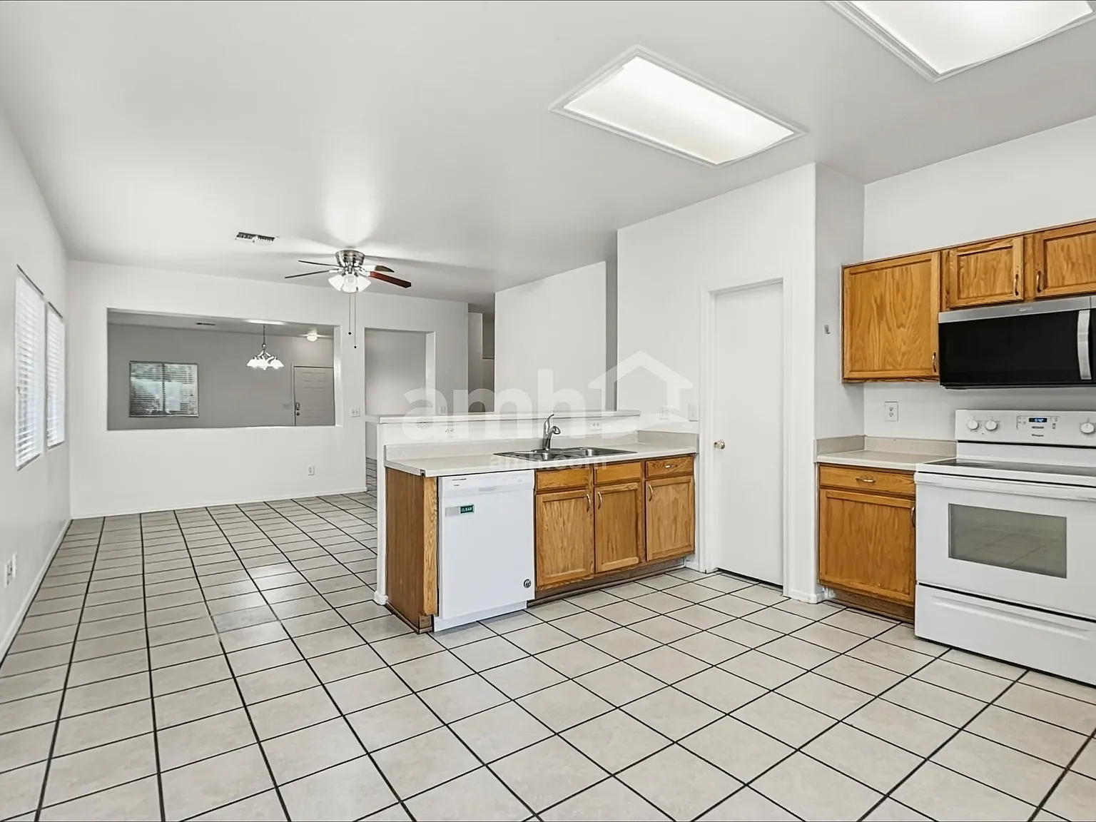 4 bed, 2.0 bath, 1762 sqft, $2,430 — Photo 4