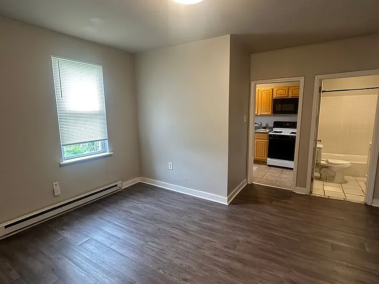 412 E Walnut Ln — Photo 3