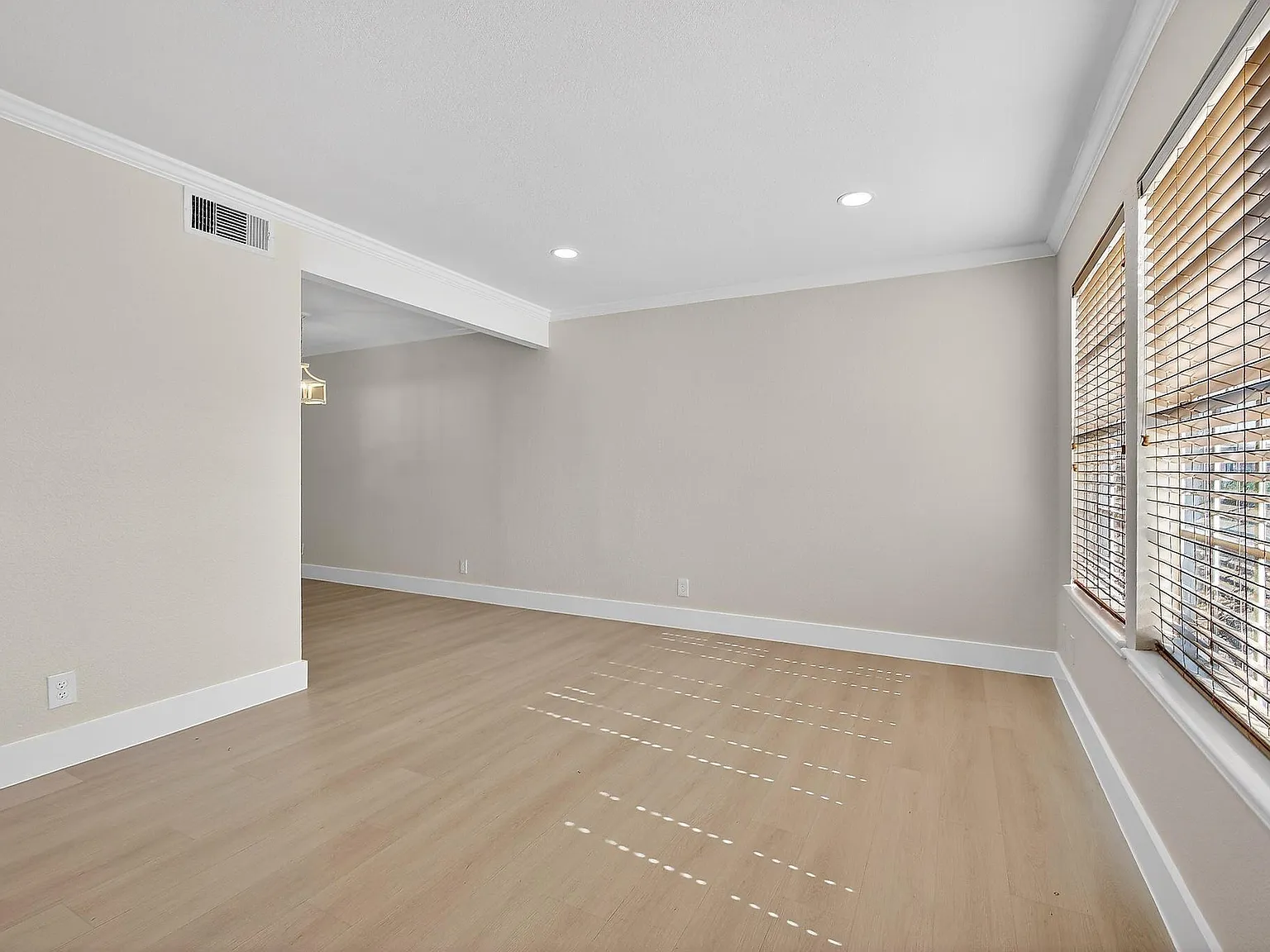 2 bed, 1.5 bath, 1068 sqft, $1,600 — Photo 4