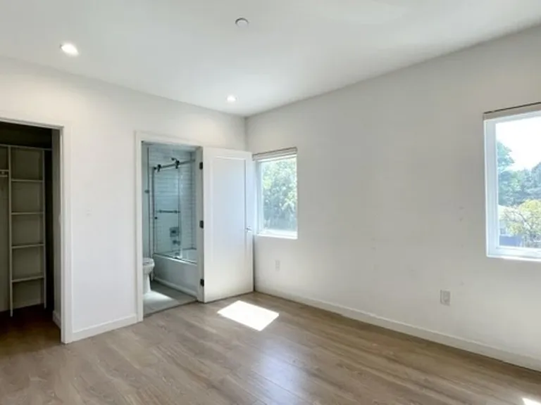 5230 Satsuma Ave — Photo 14