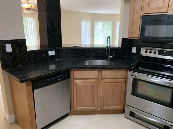 2460 NW 33rd St, Fort Lauderdale, FL