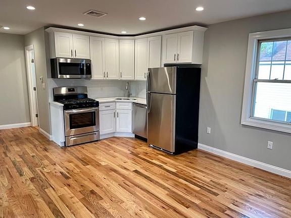 4th image of 101 Davison Ave Floor 2