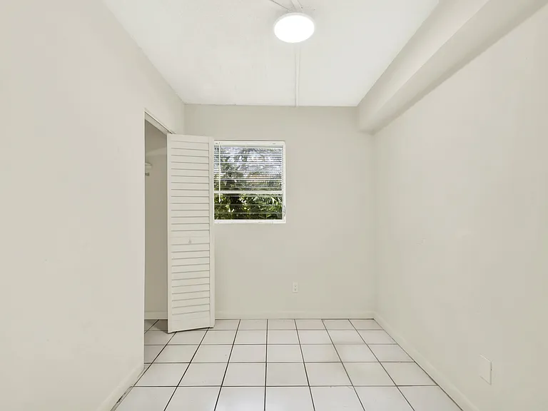 416 Santander Ave — Photo 10