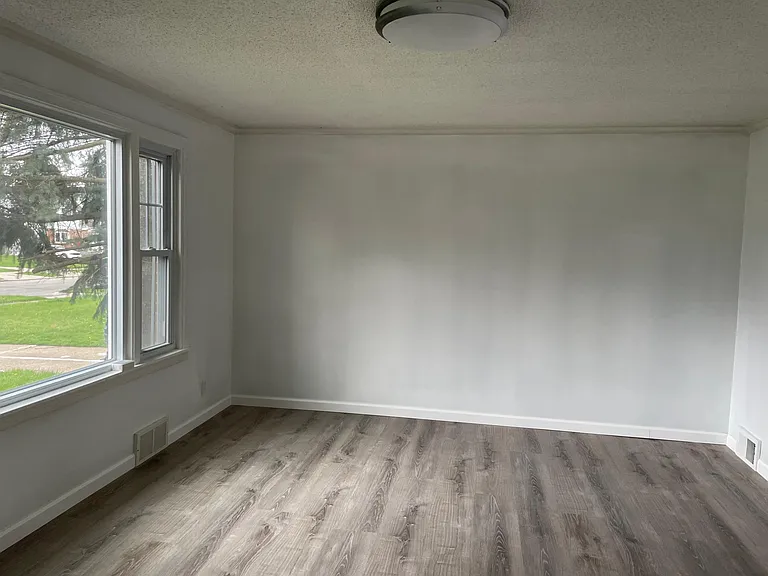 105 Mona Dr — Photo 5