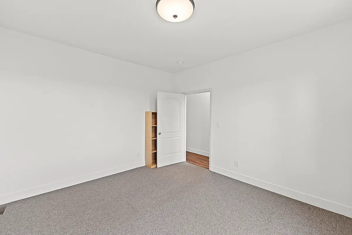 2 bed, 900 sqft, $1,799 — Photo 2