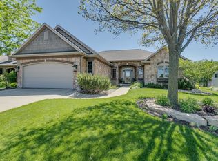 809 Whisper Falls Ln, Menasha, WI 54952