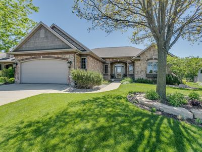 809 Whisper Falls Ln, Menasha, WI, 54952