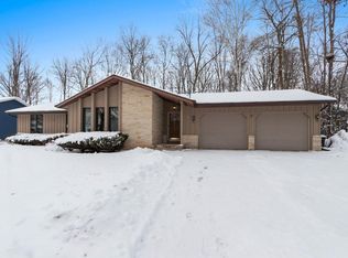 1444 Hazelwood DRIVE, Manitowoc, WI 54220