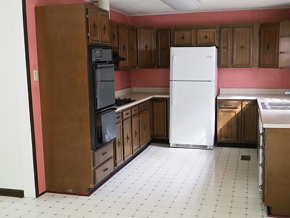 4th image of 1217 W Clark Ave