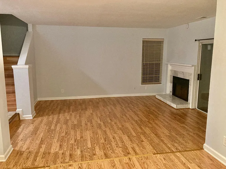 1900 Stratton Cir — Photo 8