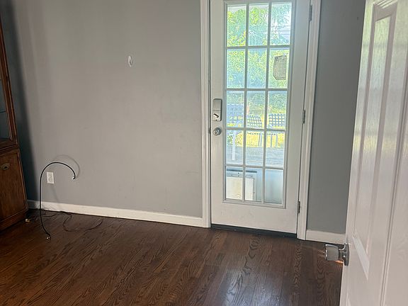 4th image of 375 W Webster Ave