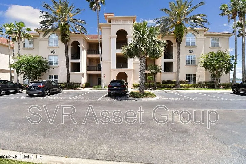 3 bed, 3.0 bath, 2058 sqft, $3,950 — Photo 2