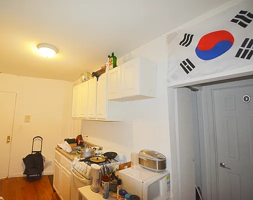 Rented by Mdrn Residential | media 10