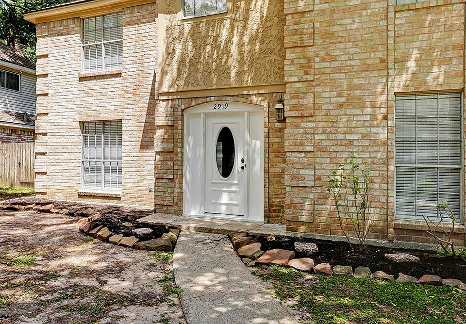 1st image of 2919 Blue Glen Ln
