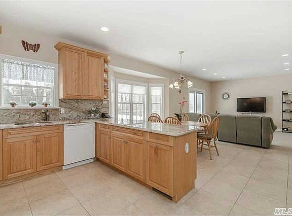 3rd image of 15 Poet Ln