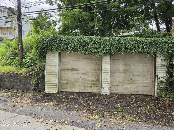 E Webster St, Coal Township, PA 17866