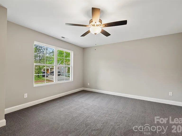 1007 Sioux St — Photo 18