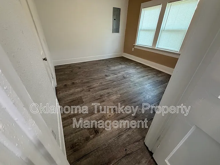 1213 N Alabama Ave — Photo 7