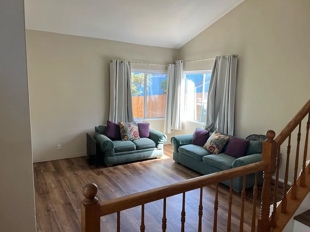 4 bed, 3.5 bath, 3208 sqft, $875 — Photo 3