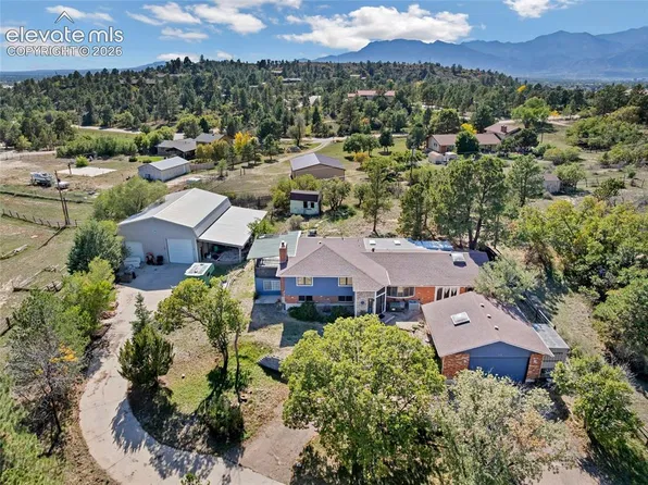 2120 Broken Circle Rd, Colorado Springs, CO 80915