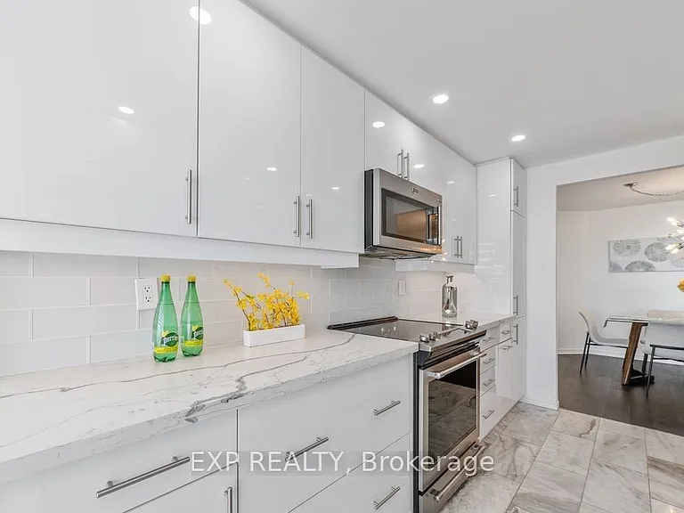 7250 Yonge St #1709 — Photo 7