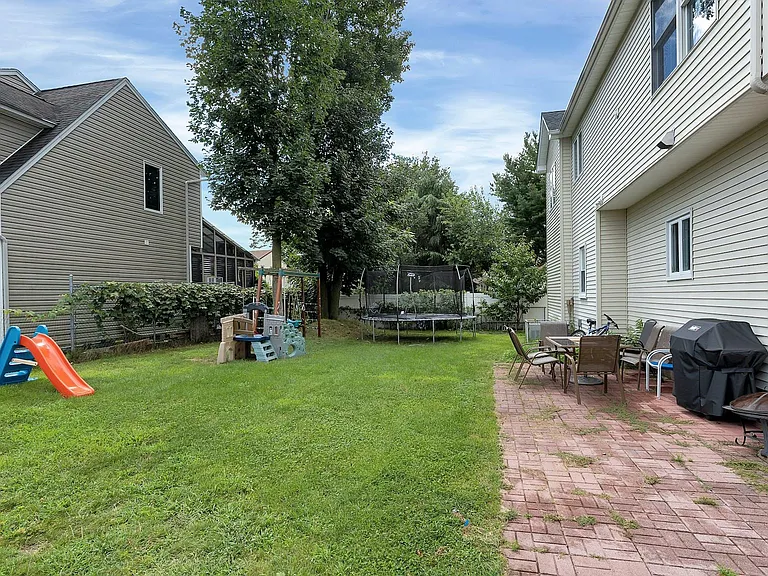 39-10 Berdan Ave — Photo 35